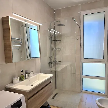 Olive Tree - 290 Apartment